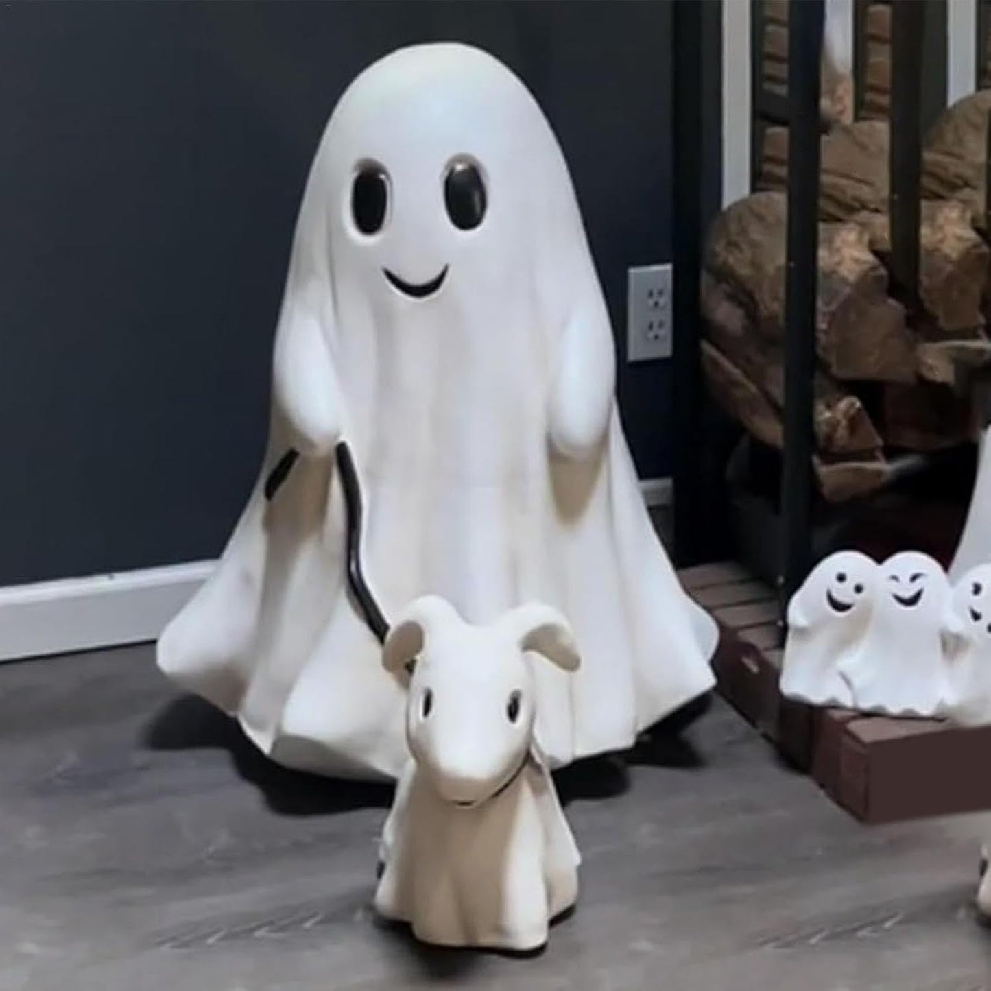 Halloween Ghost Dog Figurine – Cute Walking Dog Statue with Spooky Festival Charm, Tabletop Decoration, and Household Ornament Party Gift