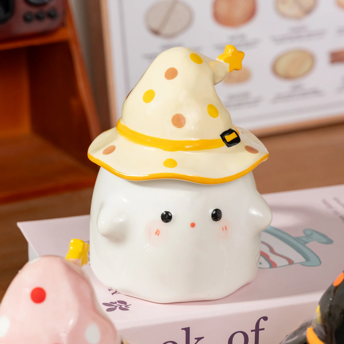 Funny Ghost Ceramic Mug – Spooky Coffee Cup with Lid for Halloween & Tea Time